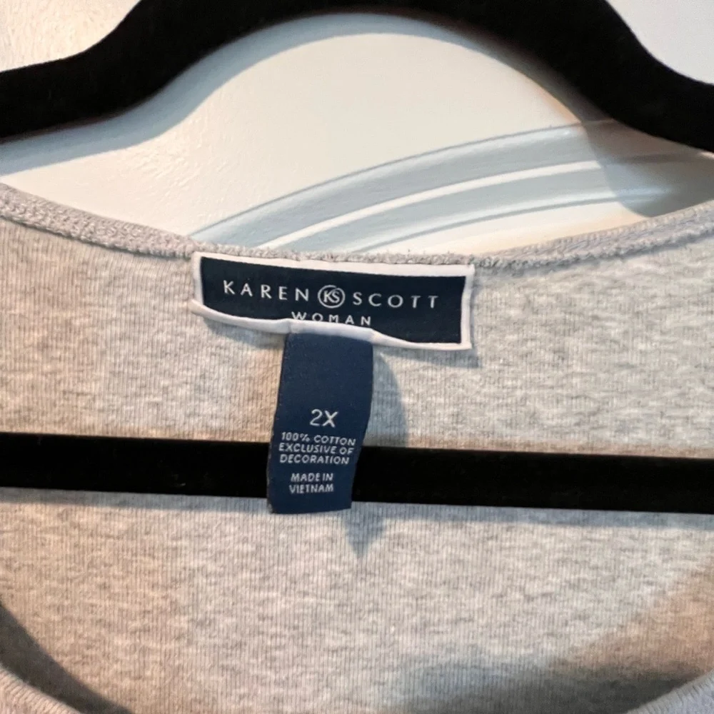 ~Karen Scott~ Gray Floral Embroidered Women's Top - Picture 4 of 7